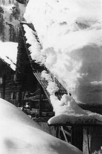 Le case di Canza sprofondate nella neve